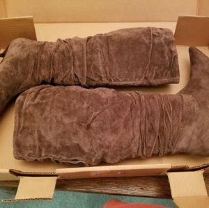 New women's Brown suede boots, new